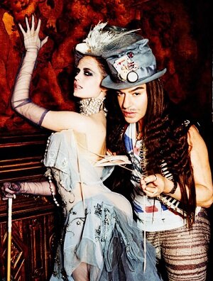 John Galliano (Джон Гальяно) – история известного дома моды. Где купить в России, адреса магазинов