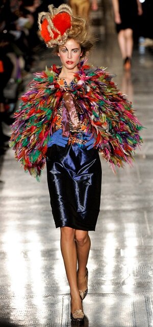 Vivienne Westwood (Вивьен Вествуд) – бренд женской и мужской одежды, обуви, аксессуаров и парфюмерии из Великобритании. Где купить в России, адреса магазинов